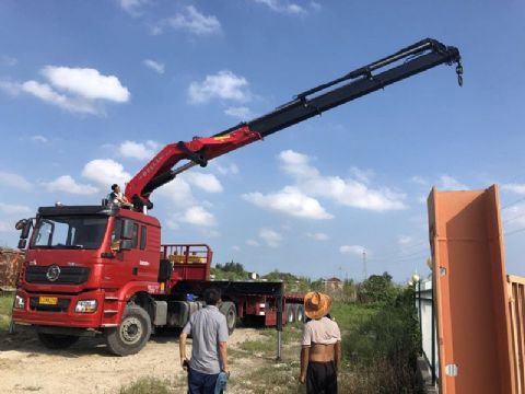點擊查看詳細信息<br>標(biāo)題：30噸折臂吊 閱讀次數(shù)：2268